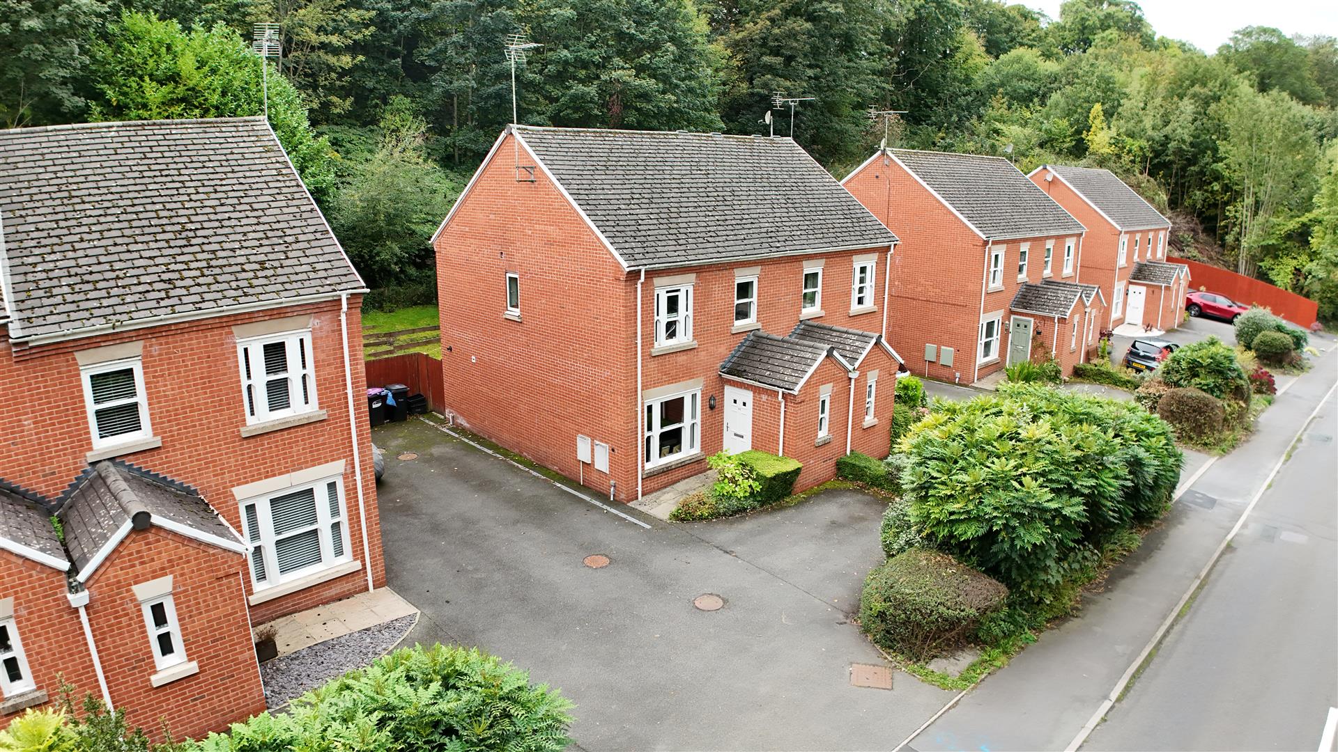 24 Avondale, Chirk, LL14 5DE To Let 24 Avondale, Chirk, LL14 5DE To Let